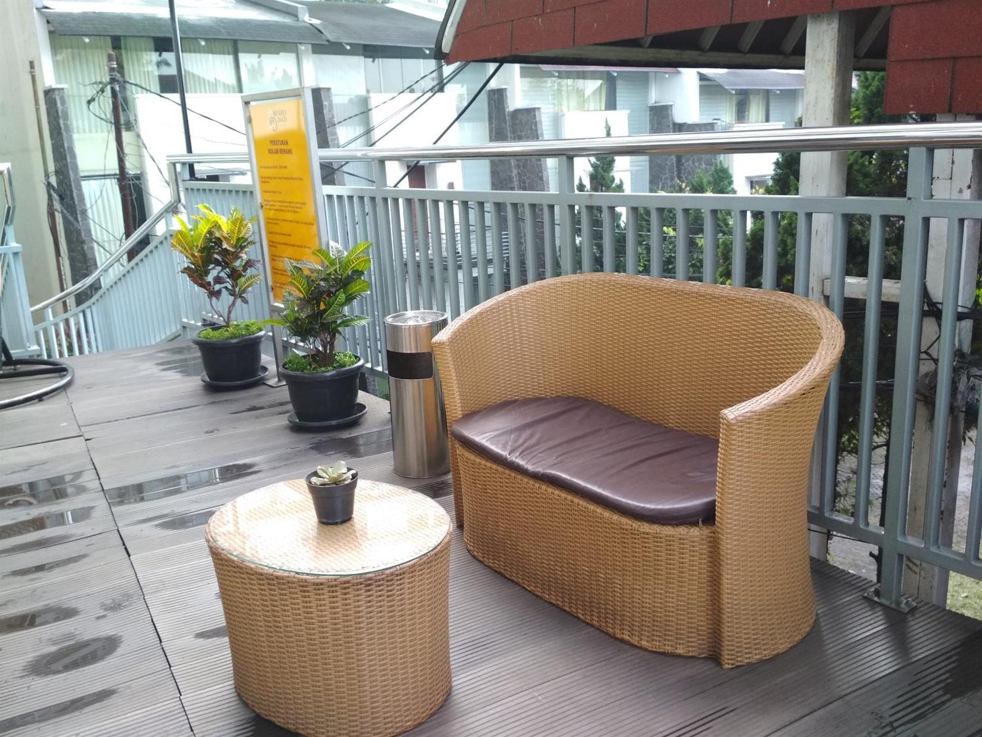 Simply And Comfy Studio Room Apartment Beverly Dago By Travelio Бандунг Экстерьер фото